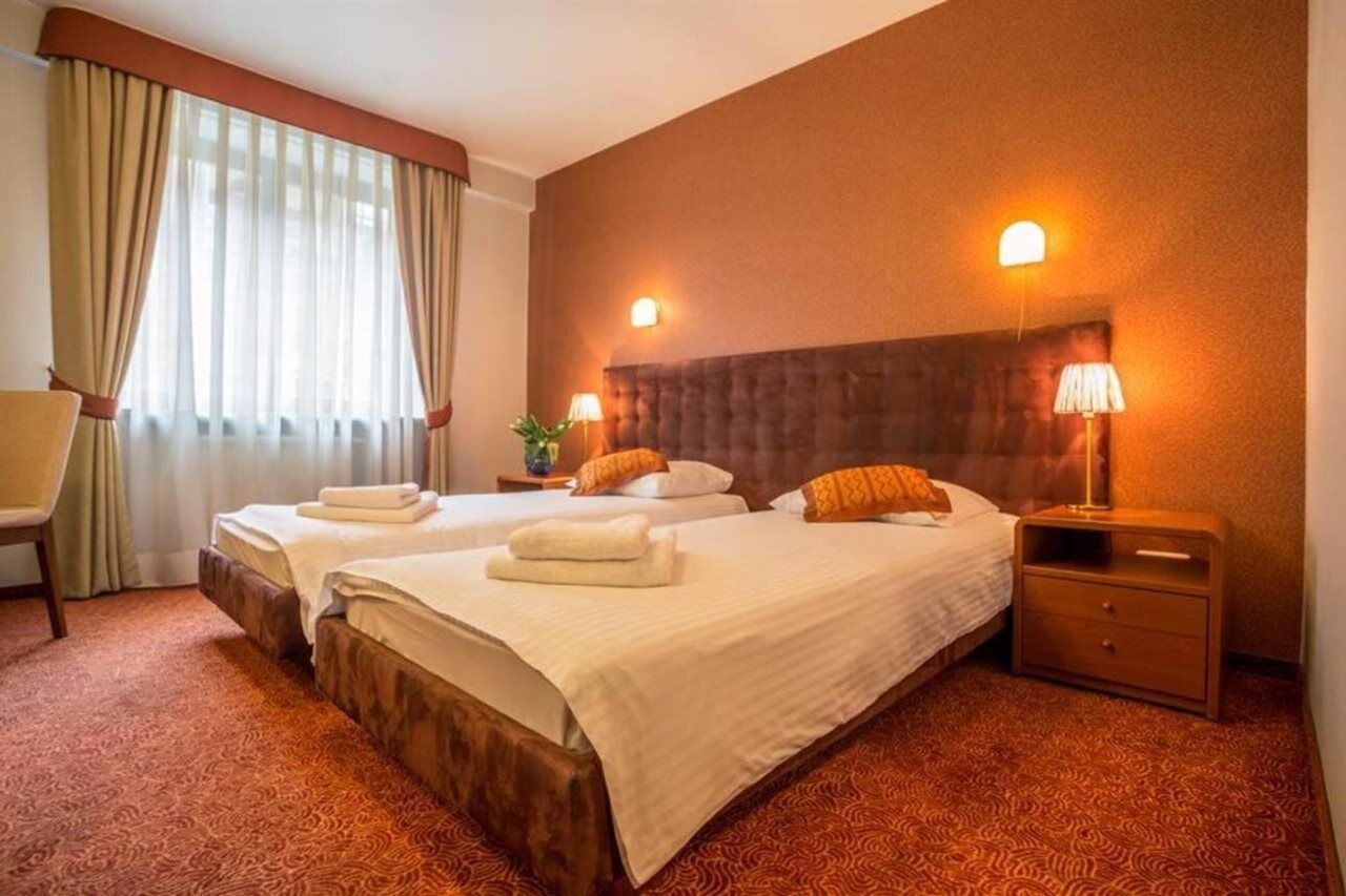 Classic Hotel Krasków Eksteriør bilde