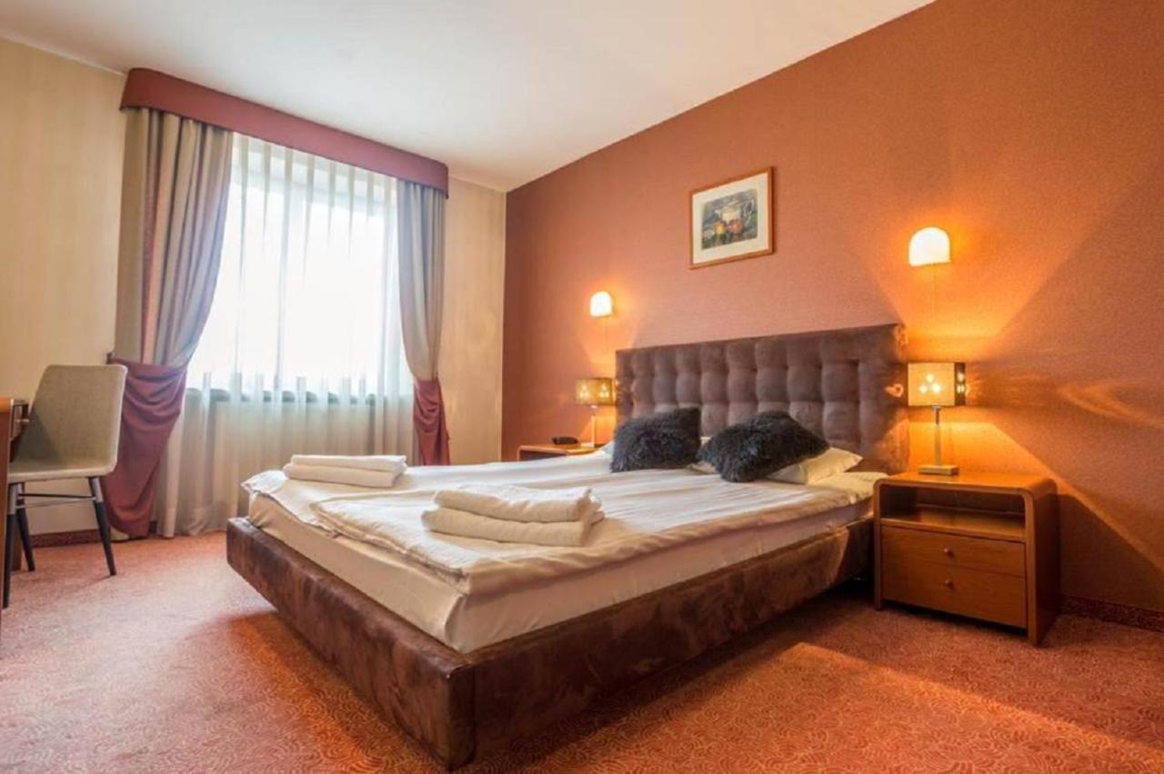 Classic Hotel Krasków Eksteriør bilde