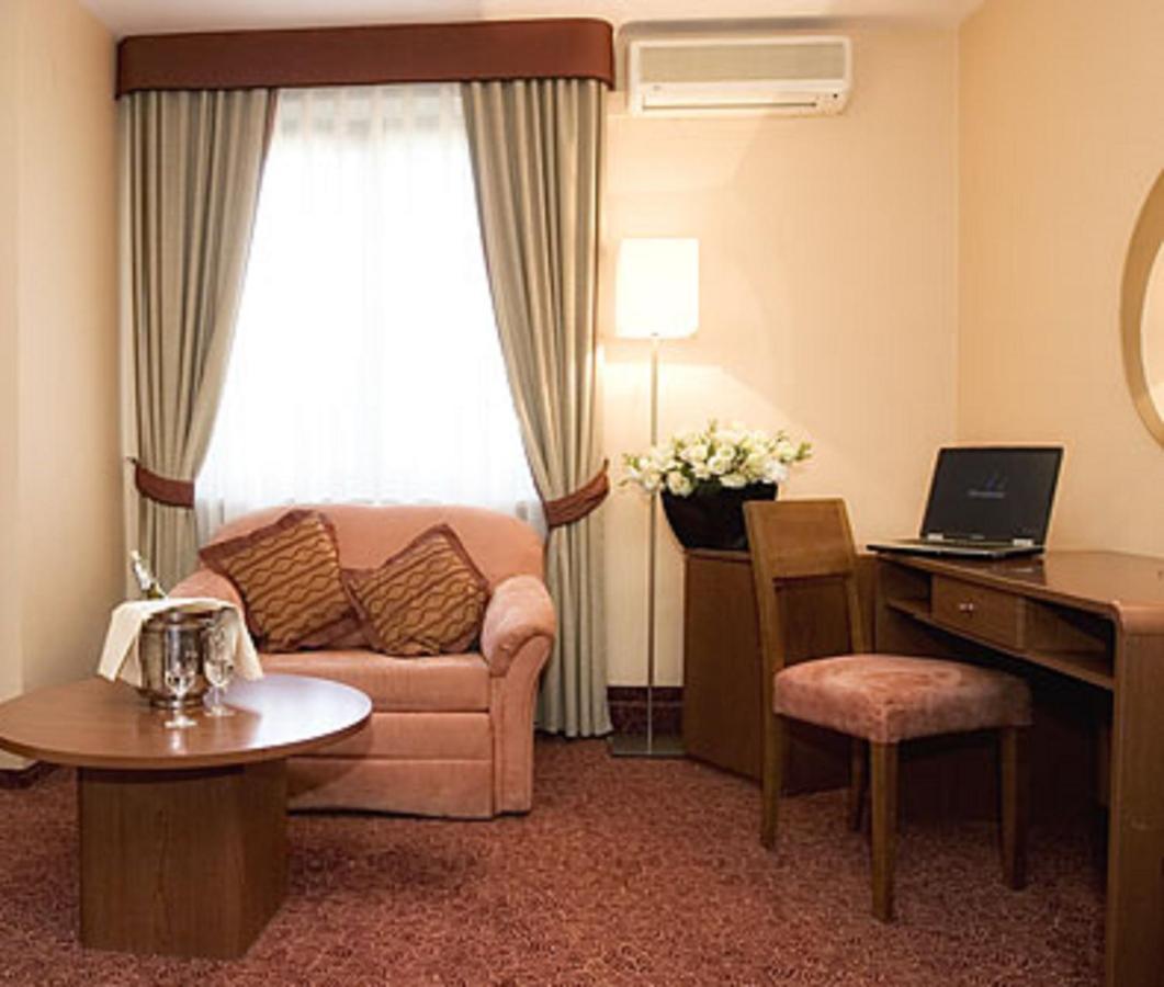 Classic Hotel Krasków Eksteriør bilde